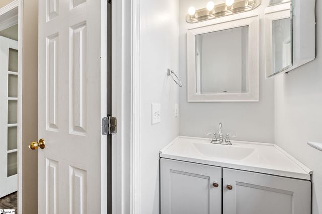 2 Innisbrook Lane, Simpsonville, SC 29681