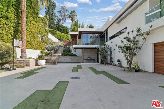 1232 Sunset Plaza Drive, Los Angeles, CA 90069