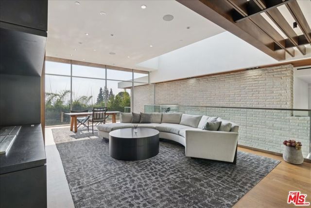 1232 Sunset Plaza Drive, Los Angeles, CA 90069