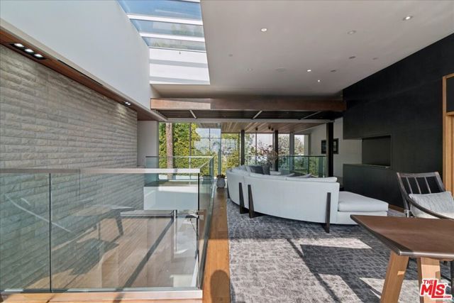 1232 Sunset Plaza Drive, Los Angeles, CA 90069