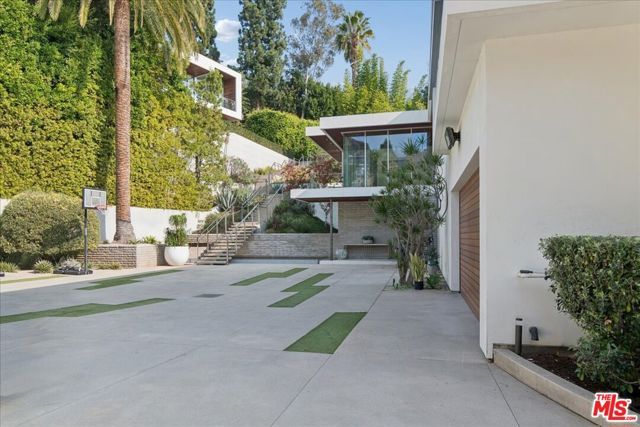 1232 Sunset Plaza Drive, Los Angeles, CA 90069