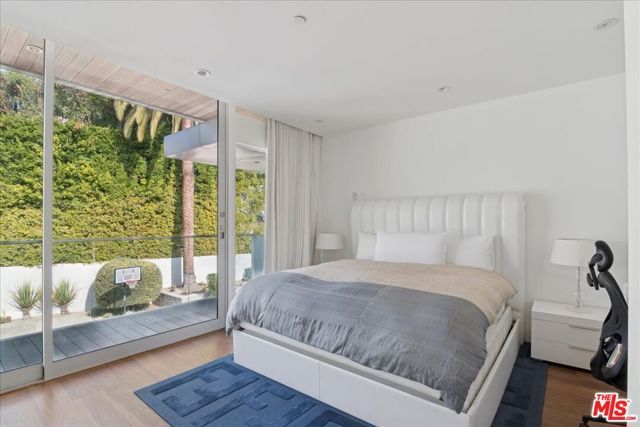 1232 Sunset Plaza Drive, Los Angeles, CA 90069