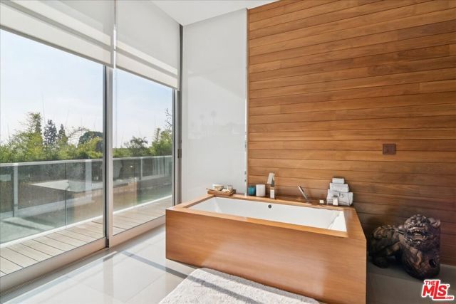 1232 Sunset Plaza Drive, Los Angeles, CA 90069