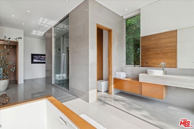 1232 Sunset Plaza Drive, Los Angeles, CA 90069