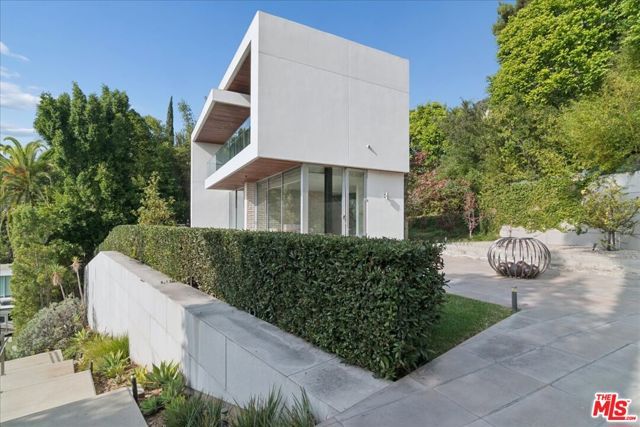 1232 Sunset Plaza Drive, Los Angeles, CA 90069