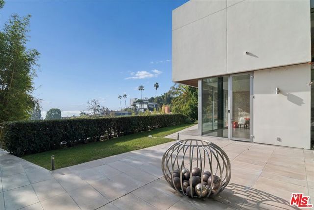 1232 Sunset Plaza Drive, Los Angeles, CA 90069