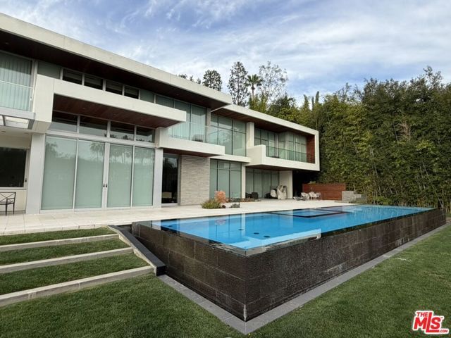 1232 Sunset Plaza Drive, Los Angeles, CA 90069