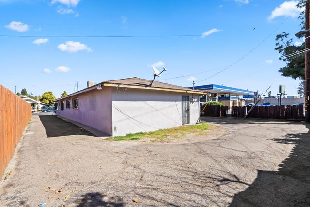4584 E Tulare Street, Fresno, CA 93702