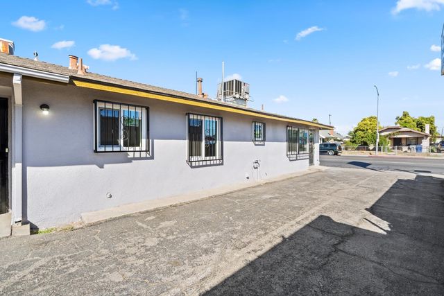4584 E Tulare Street, Fresno, CA 93702