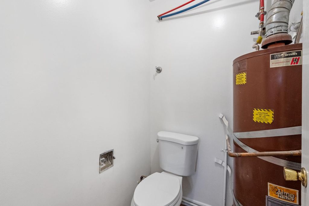 Image 15 of property listing at 4584 E Tulare Street, Fresno, CA 93702