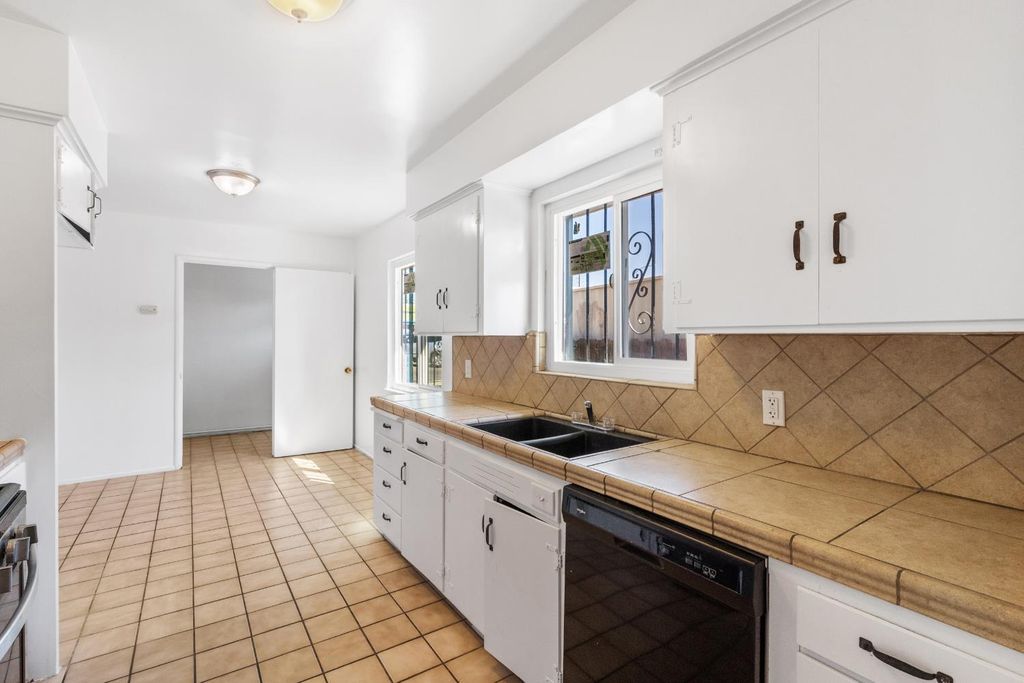 Image 21 of property listing at 4584 E Tulare Street, Fresno, CA 93702