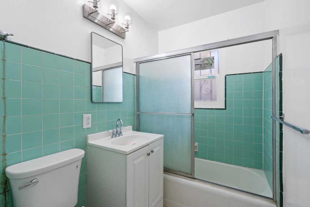 Image 22 of property listing at 4584 E Tulare Street, Fresno, CA 93702