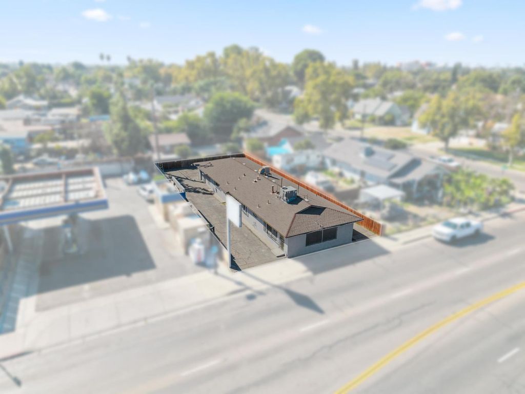 Image 29 of property listing at 4584 E Tulare Street, Fresno, CA 93702