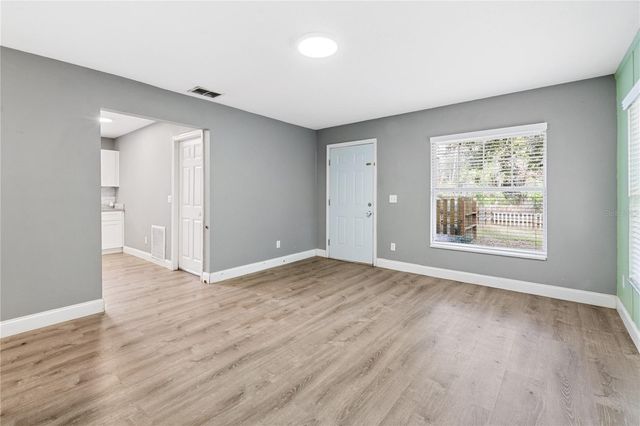 600 W CLARKE STREET, Wildwood, FL 34785