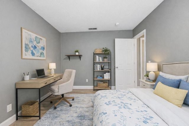 600 W CLARKE STREET, Wildwood, FL 34785