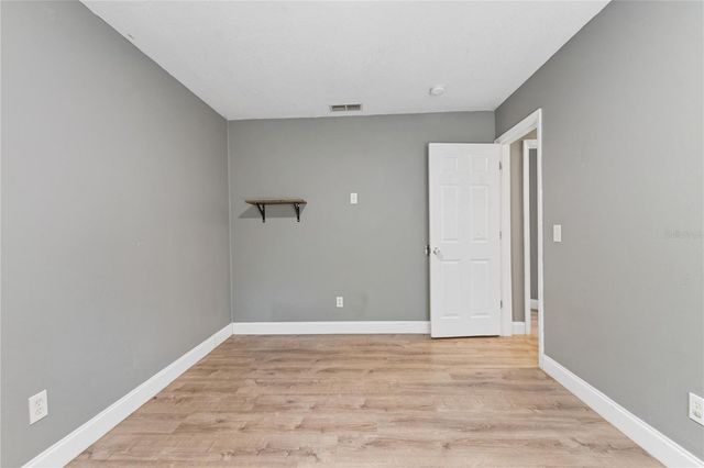 600 W CLARKE STREET, Wildwood, FL 34785