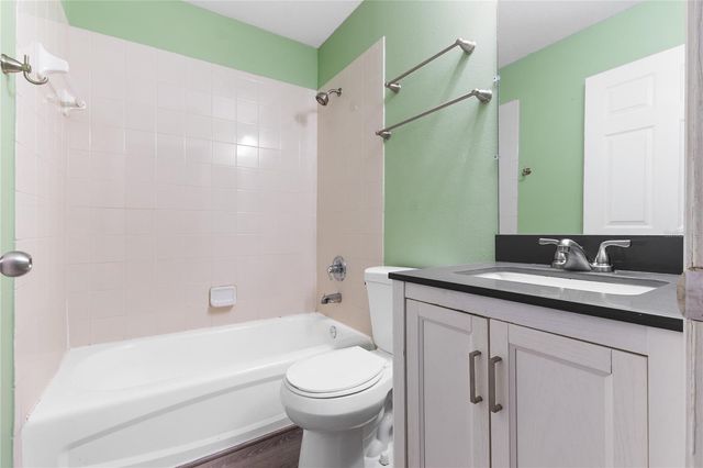 600 W CLARKE STREET, Wildwood, FL 34785