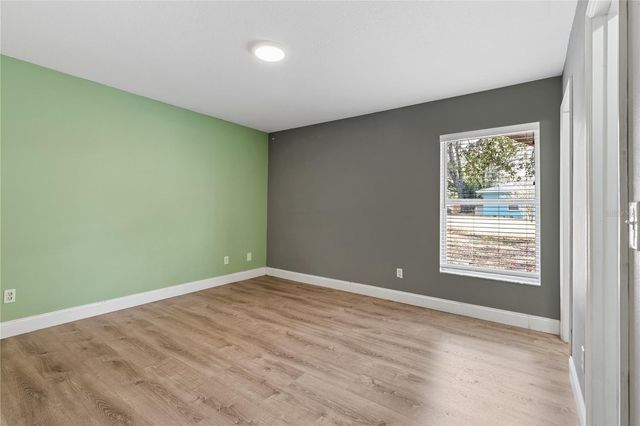 600 W CLARKE STREET, Wildwood, FL 34785