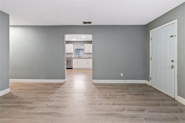 600 W CLARKE STREET, Wildwood, FL 34785