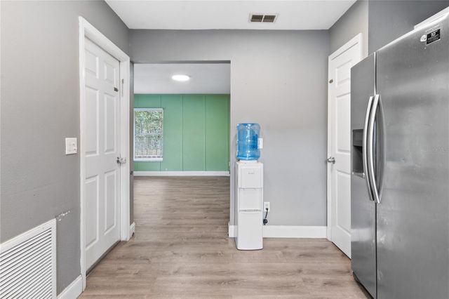 600 W CLARKE STREET, Wildwood, FL 34785