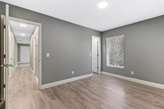 600 W CLARKE STREET, Wildwood, FL 34785