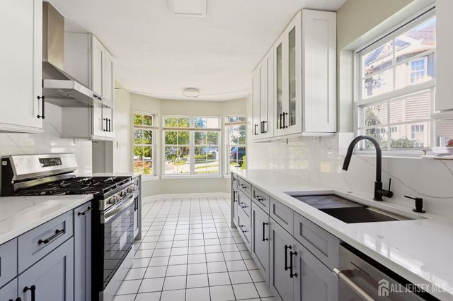 50 Glen Oaks Court, Old Bridge, NJ 08857