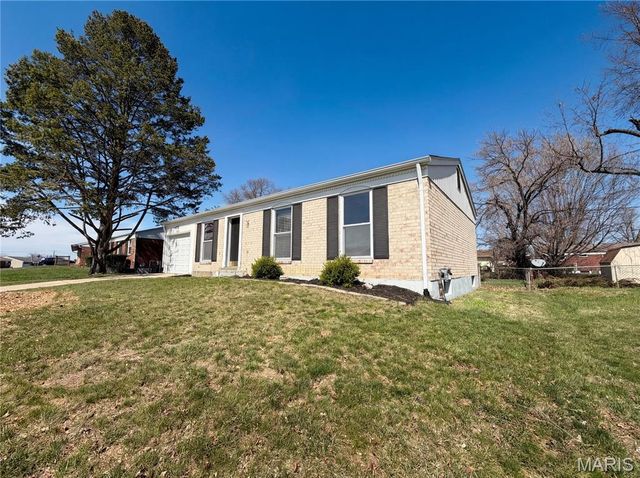 2243 Bolton Street, St Charles, MO 63301