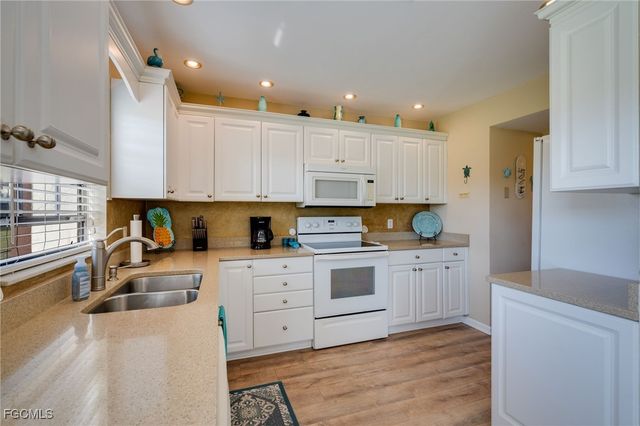 17260 Eagle TRCE 6, Fort Myers, FL 33908