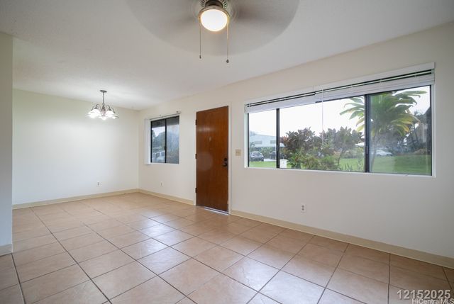 2069 California Avenue 17C, Wahiawa, HI 96786