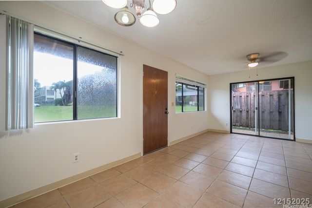 2069 California Avenue 17C, Wahiawa, HI 96786