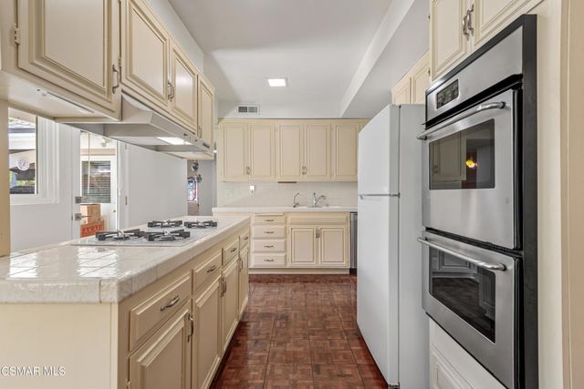 4230 Canoga Avenue, Woodland Hills, CA 91364