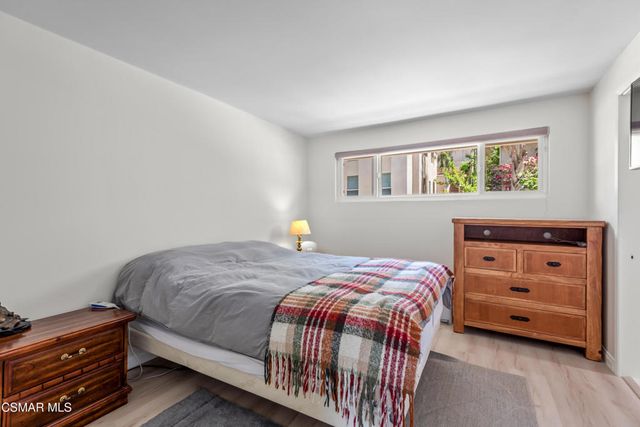 4230 Canoga Avenue, Woodland Hills, CA 91364