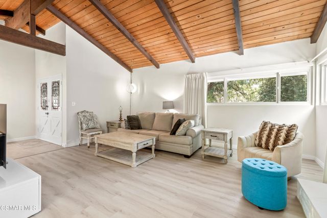 4230 Canoga Avenue, Woodland Hills, CA 91364