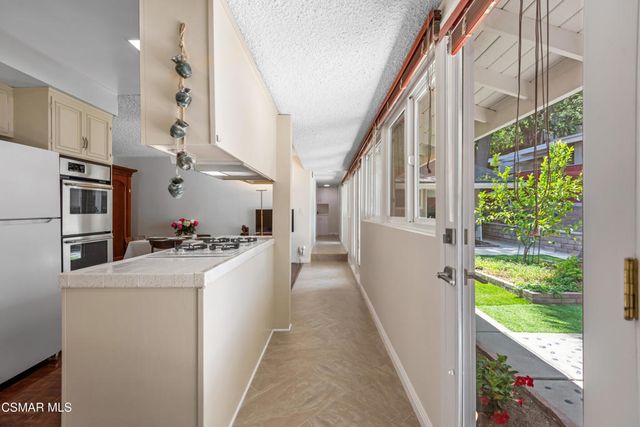 4230 Canoga Avenue, Woodland Hills, CA 91364