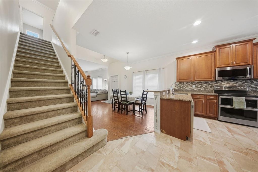 Image 11 of property listing at 20115 INDIAN ROSEWOOD DRIVE, Tampa, FL 33647