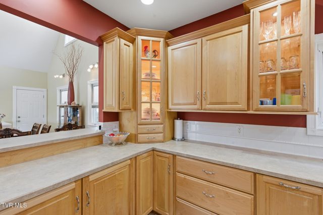 410 Lakeview Street, Bluff City, TN 37618