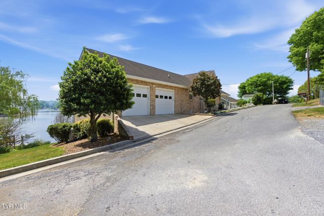 410 Lakeview Street, Bluff City, TN 37618