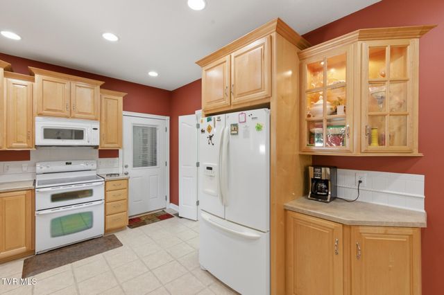 410 Lakeview Street, Bluff City, TN 37618