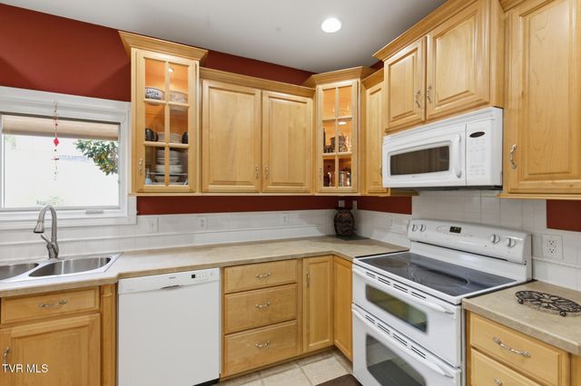 410 Lakeview Street, Bluff City, TN 37618