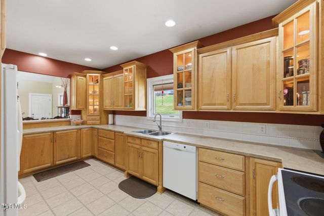 410 Lakeview Street, Bluff City, TN 37618