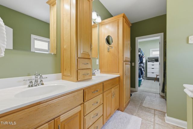 410 Lakeview Street, Bluff City, TN 37618