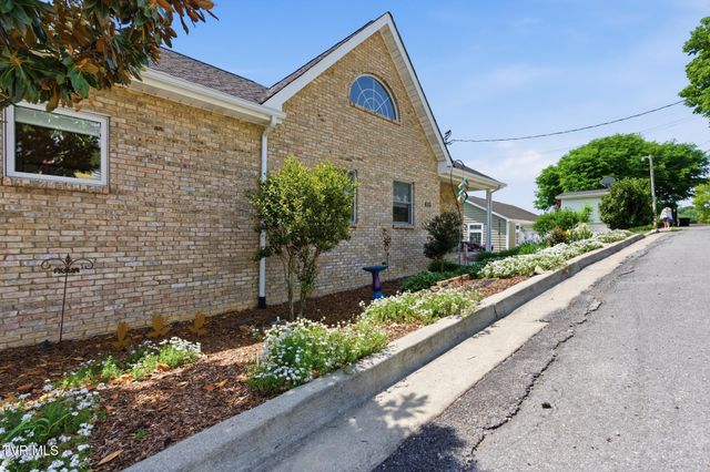 410 Lakeview Street, Bluff City, TN 37618