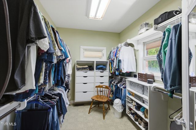 410 Lakeview Street, Bluff City, TN 37618