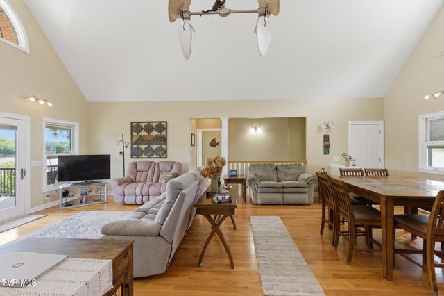 410 Lakeview Street, Bluff City, TN 37618