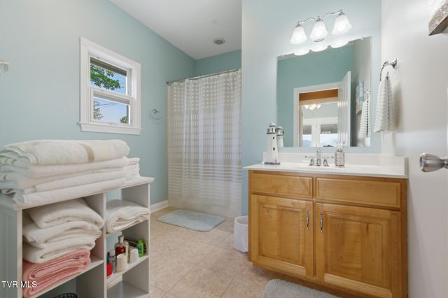 410 Lakeview Street, Bluff City, TN 37618