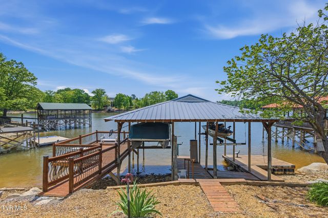 410 Lakeview Street, Bluff City, TN 37618