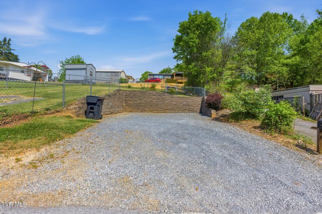 410 Lakeview Street, Bluff City, TN 37618