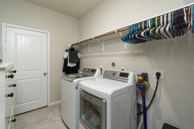 513 Sugar Trail Drive, League City, TX 77573