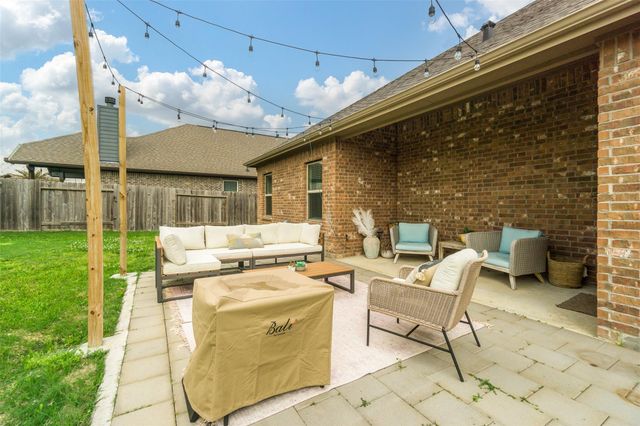 513 Sugar Trail Drive, League City, TX 77573