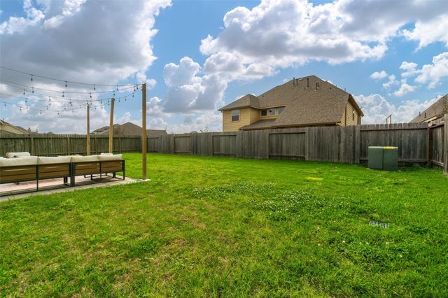 513 Sugar Trail Drive, League City, TX 77573